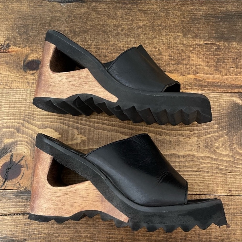 Bongo Vintage Women’s Black Leather Cut Out Wooden Heeled Wedge Shoe Size 6